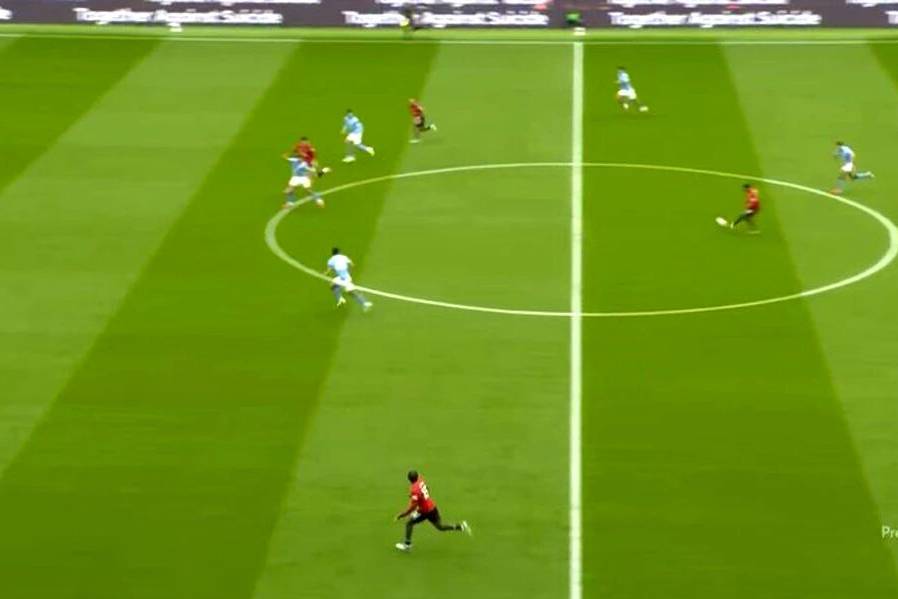 曼联续约低迷魔咒！阿莫林不满4000万边锋表现，业余传球选择被批